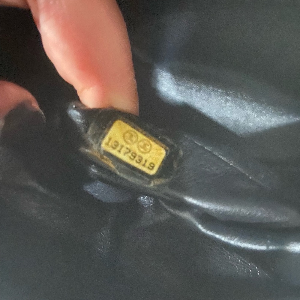 🔥🔥Chanel Classic Medium Cavair W/ Gold Hardware - Picture 14 of 16